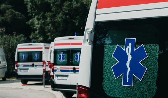 新疆救护车转运病人过路高速收费吗?